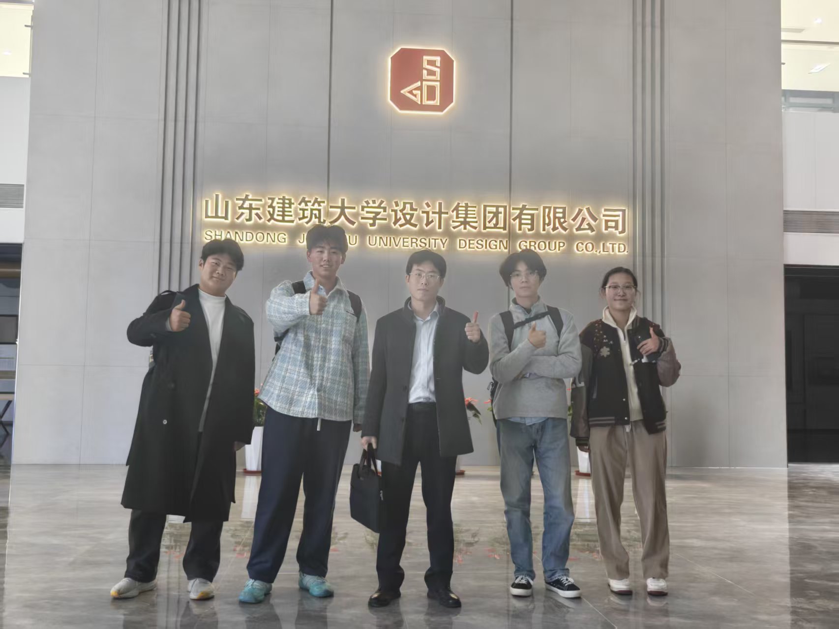 比赛前公司合影